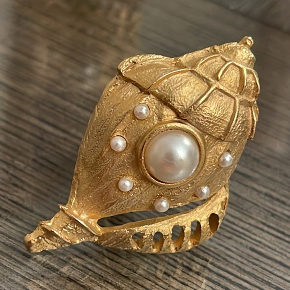 Vintage Seashell Conch Shell Gold-tone Faux Pearl Clip Earrings - Picture 5 of 16